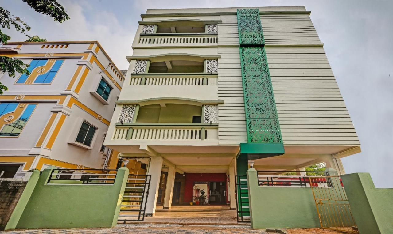 Treebo The Bollywood Hotell Bhubaneswar Exteriör bild