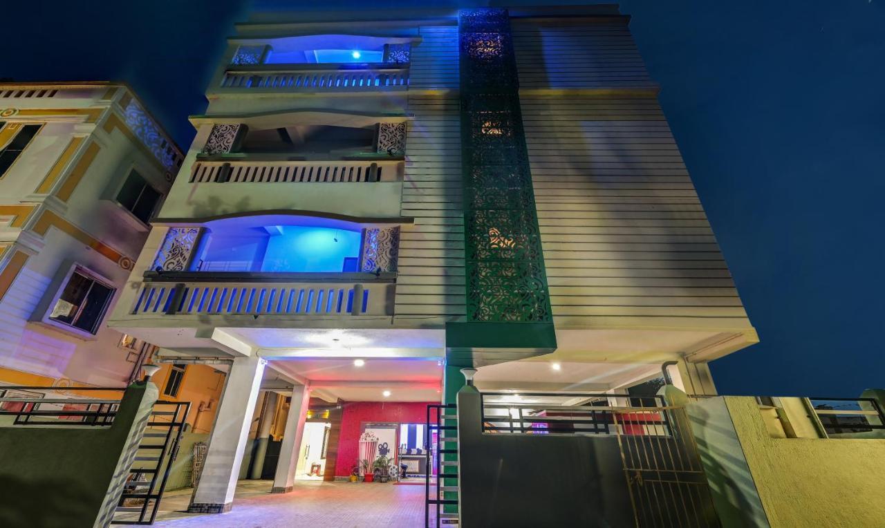 Treebo The Bollywood Hotell Bhubaneswar Exteriör bild